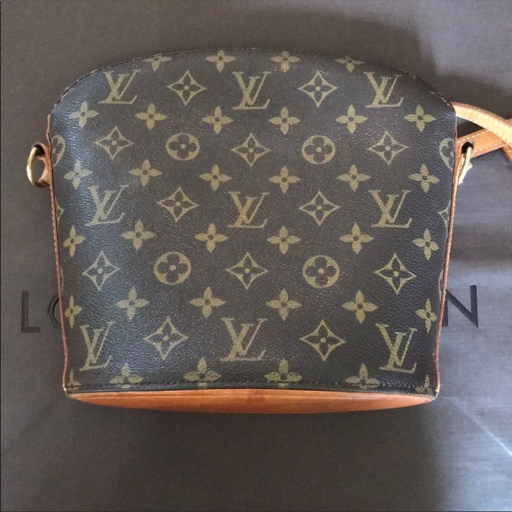 Louis Vuitton adjustable strap handbag